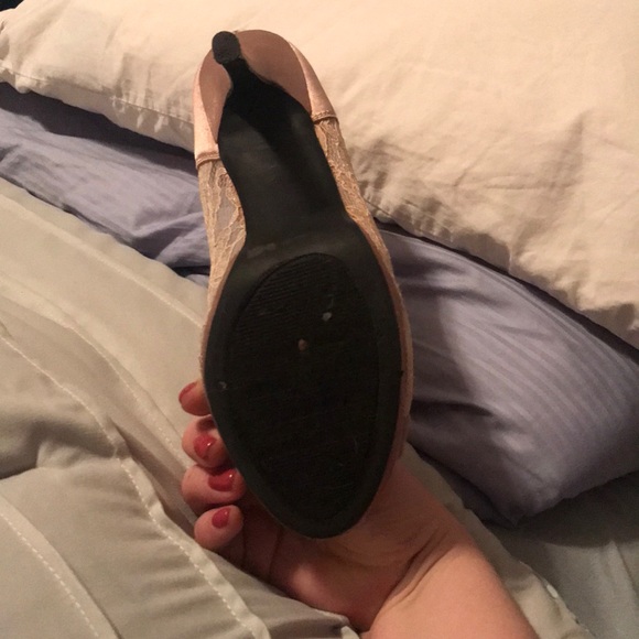 Champagne Lace Heels - Picture 3 of 4